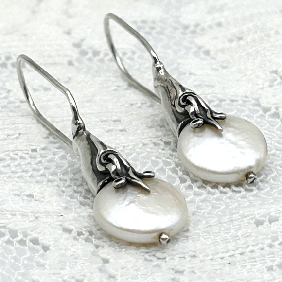 W1269 Rare Vintage Silpada 925 Sterling Silver Coin Pearl Earrings VHTF - Picture 2 of 10